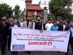 लागुऔषध ओसारपसार र सेवन अन्त्यका लागि योजना बनाउन गृहमन्त्री लामिछानेको निर्देशन 