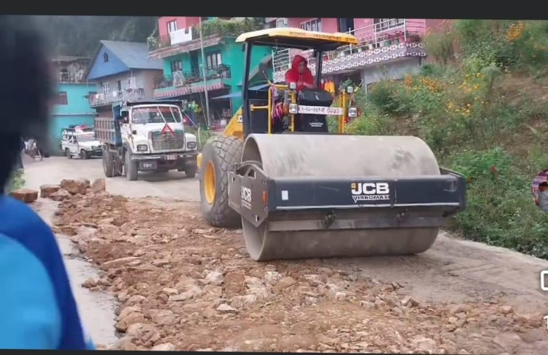 देउमाई नगरपालिकाले आफ्नो आन्तरिक स्रोतबाटै गर्‍यो सडक मर्मत