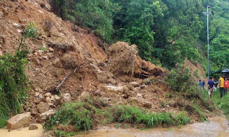 जाजरकोटमा भूकम्प पीडितको टहरामाथि पहिरो, एकै घरका ३ जनाको मृत्यु 