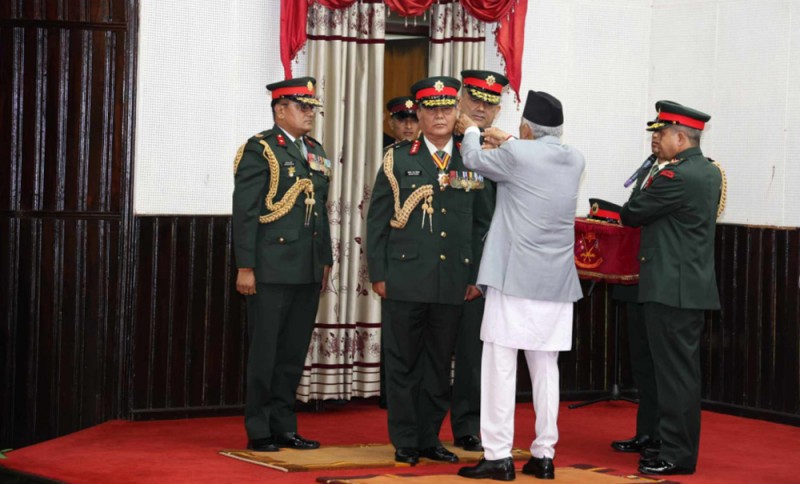 सेनाको नेतृत्व सिग्देलको काँधमा, राष्ट्रपतिद्वारा दर्ज्यानी चिह्न प्रदान 