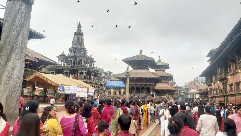 कृष्ण मन्दिरमा दर्शनार्थीको घुइँचो