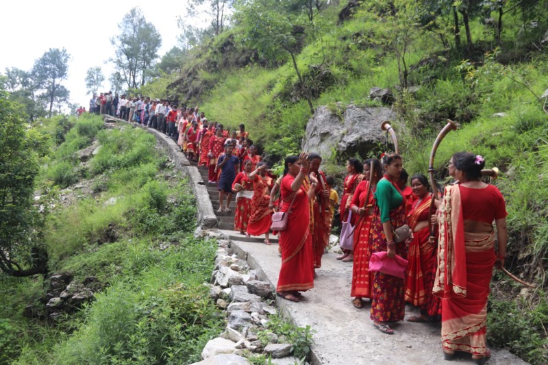 शिवपुरीको लौके झरनामा बढे आन्तरिक पर्यटक