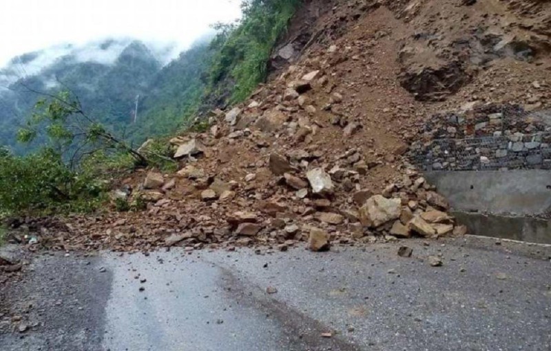 पहिरोले गोरखा–आँबुखैरनी सडकखण्ड  बन्द