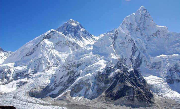 दुई सातामा साढे चार सयले गरे सगरमाथाको आरोहण 